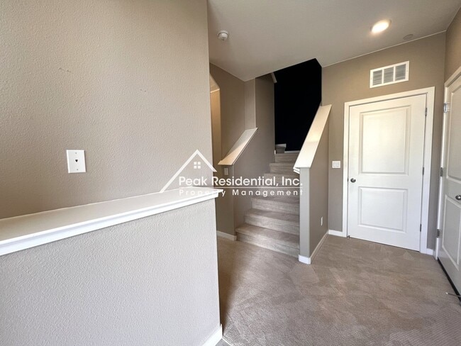 Building Photo - Updated 3bd/3ba North Natomas Townhouse