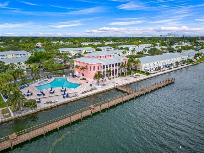 Building Photo - 3873 Pompano Dr SE