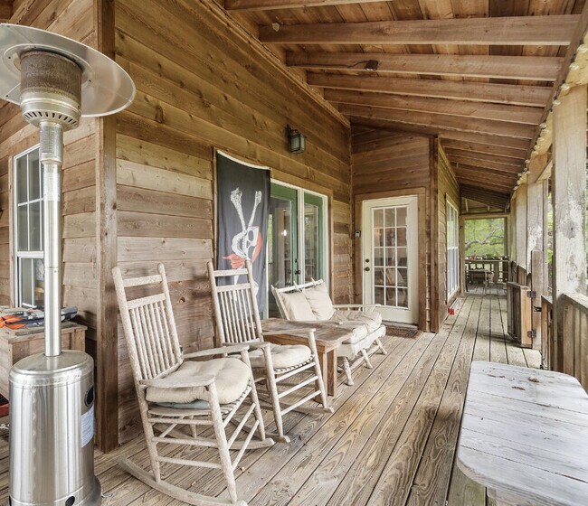 Building Photo - 1882 Lodgepole Dr