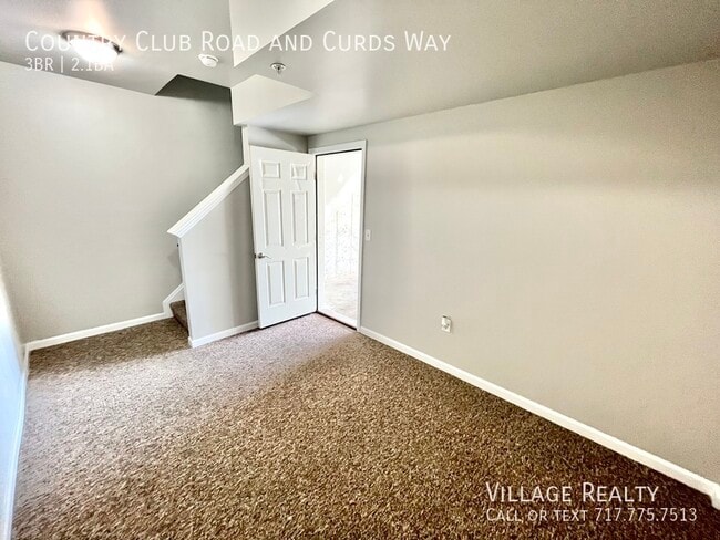 Building Photo - 703 Country Club Rd