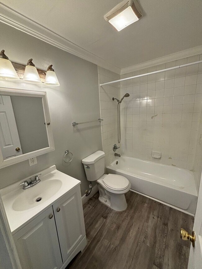 Building Photo - 3 Bed 1 Bath North St. Petersburg