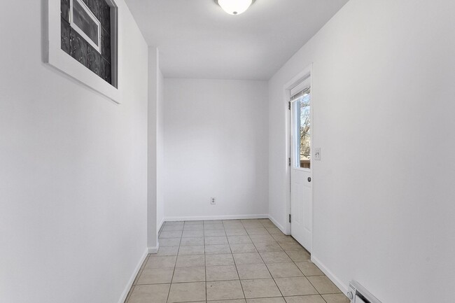 Building Photo - 420 N Oliver Ave