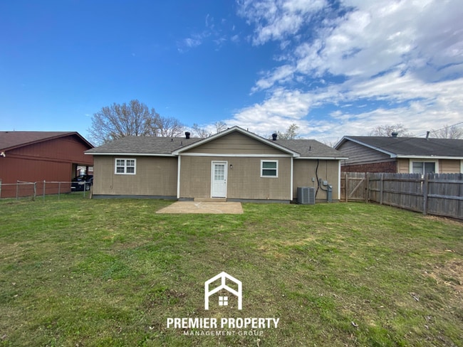 Building Photo - 6313 Leamont Dr