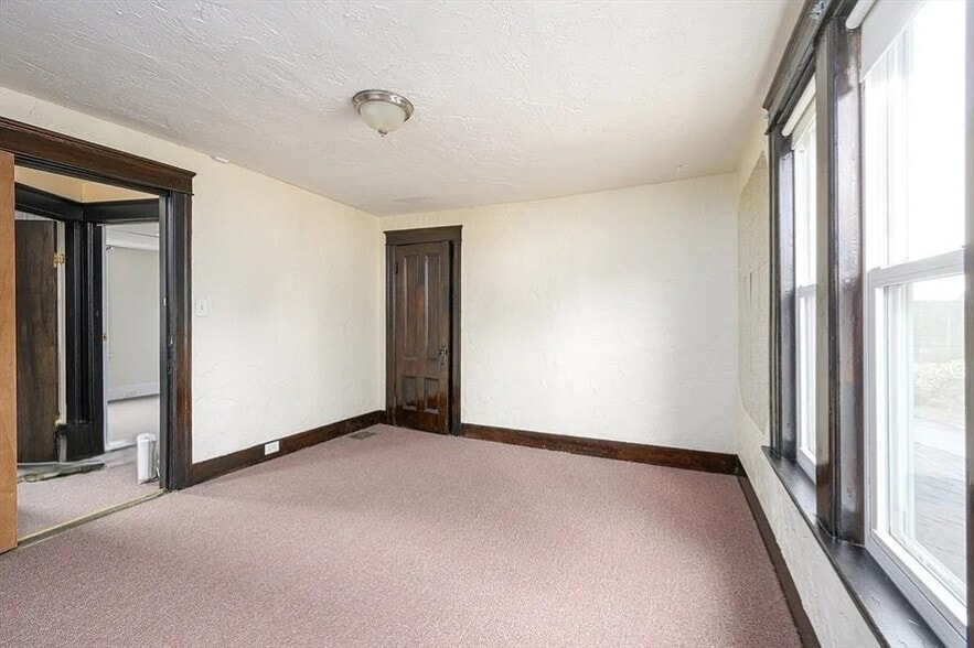 Building Photo - 8 Dalton St