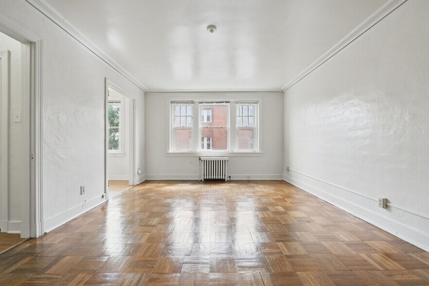 Building Photo - 5646 Hobart St