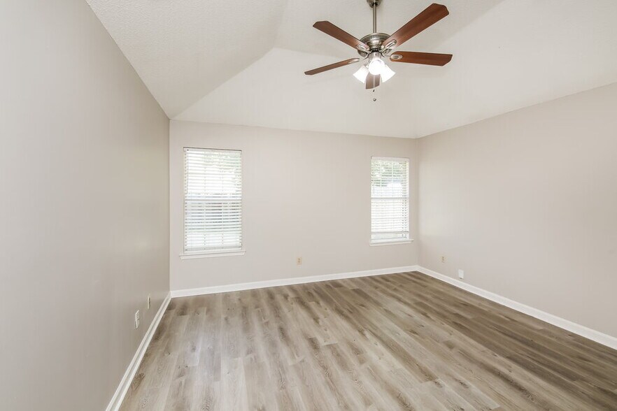 Building Photo - 956 Jessica Lauren Cove