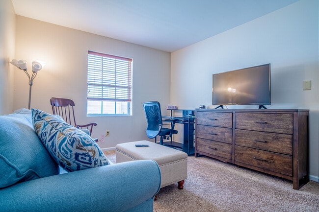 Building Photo - 256 Quassaick Ave