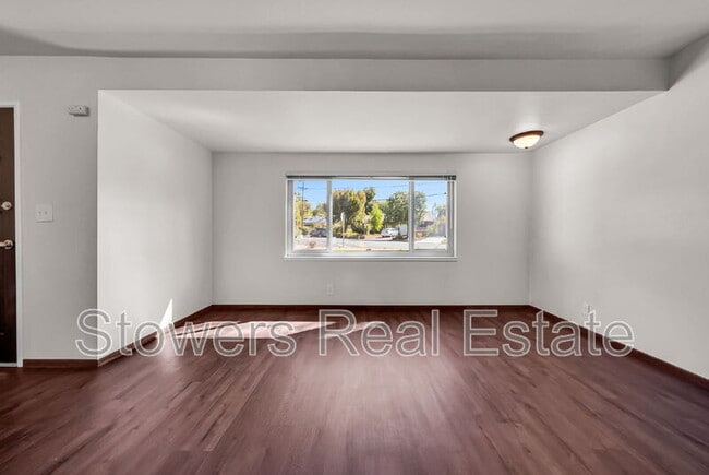 Building Photo - 275 Cameo Dr