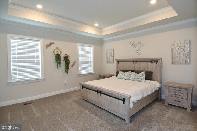 Building Photo - Location!! Like-New!! Convenience!!