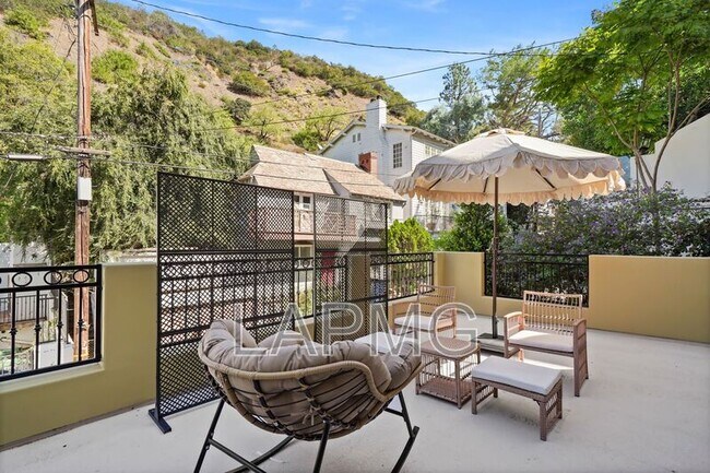 Building Photo - 9842 Portola Dr