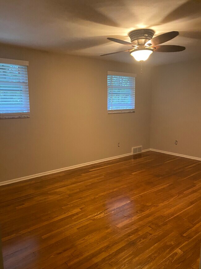 Master Br - 933 Cedarwood Dr