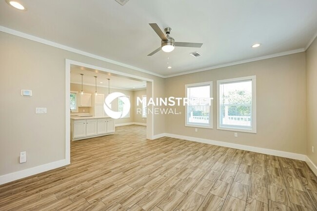 Building Photo - 4 Bedroom Pet-Friendly Home in San Antonio...