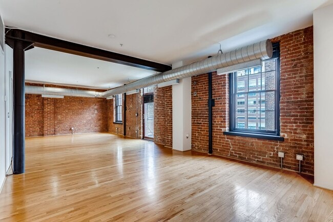Building Photo - 3 Bedroom 2 Bath Loft Living At It's Finest In LODO! Wireworks Building