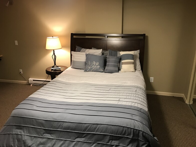 Bedroom - 107 Cass St