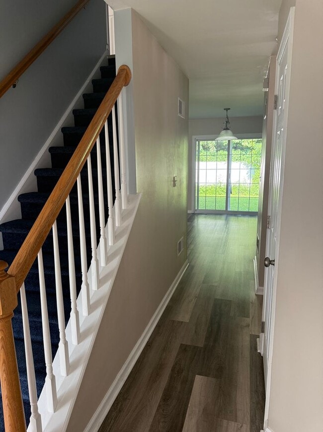Building Photo - THREE BEDROOM/2.5 BATH Detached Home w TWO...