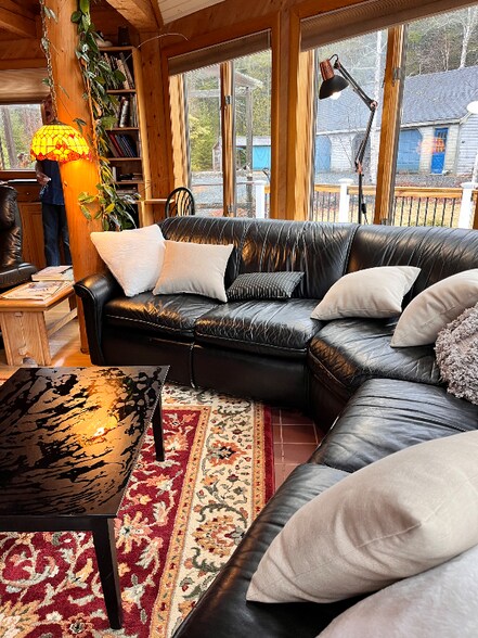 Building Photo - 68 Bonsey Ln