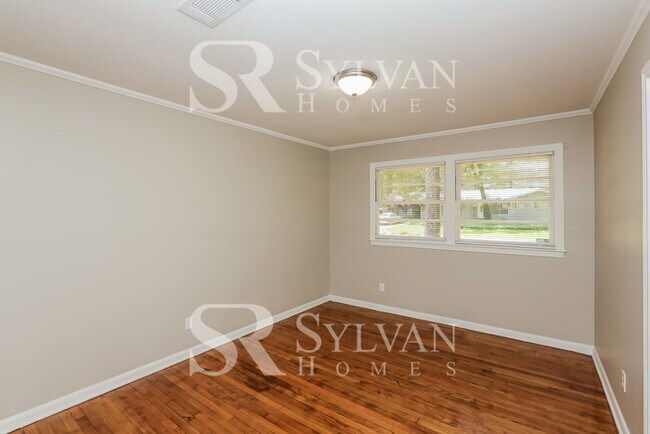 Building Photo - Feel welcome in this well-maintained 3BR 2BA