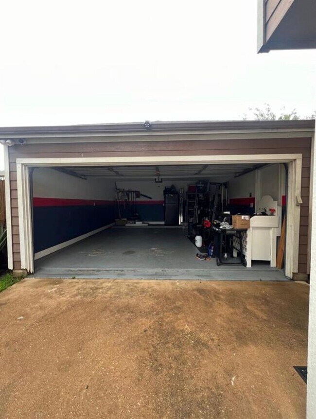 Building Photo - 18710 Sandelford Dr