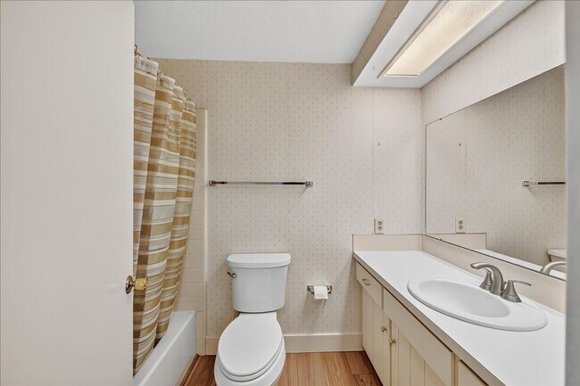 Building Photo - Charming SE Boise Townhome Near the Greenbelt