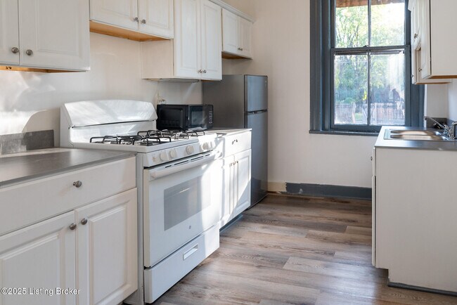 Building Photo - 1219 S 2nd St