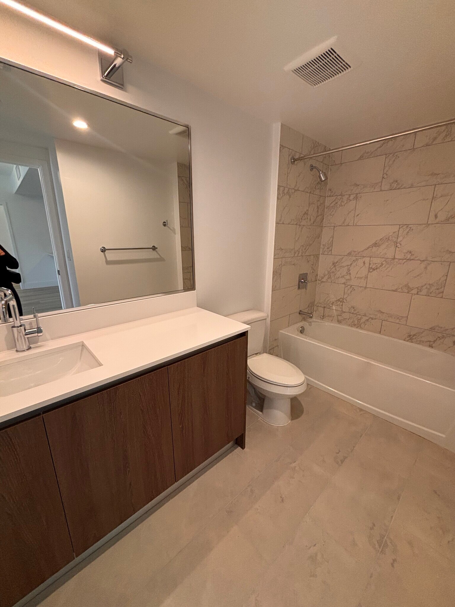 Building Photo - 1541 Van Buren St