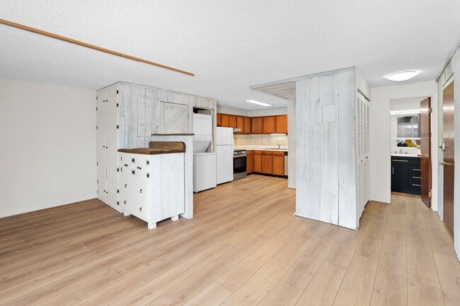 Building Photo - 700 S Monarch St