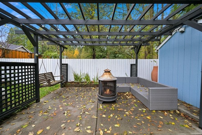 Building Photo - Welcome Home to Comfort and Charm in Blaine, WA!