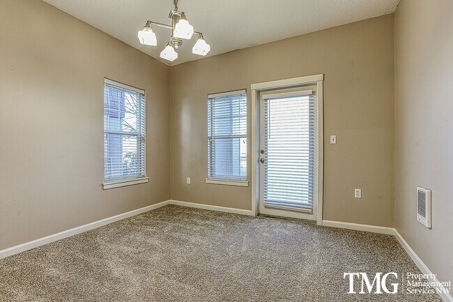 Building Photo - Beautiful Ground-Level 1 Bedroom + Bonus Room Condo 769 Sq Ft | Water/Sewer/Garbage Included