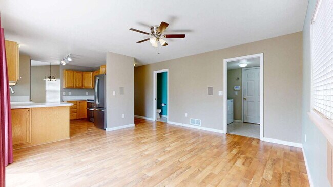 Building Photo - Spacious 3-Bed,2.5-Bath Home with Fenced Yard