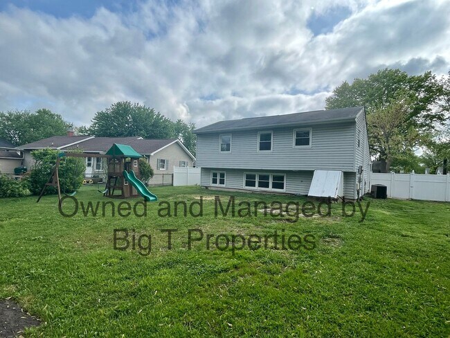 Building Photo - Newark, DE House with Large Yard