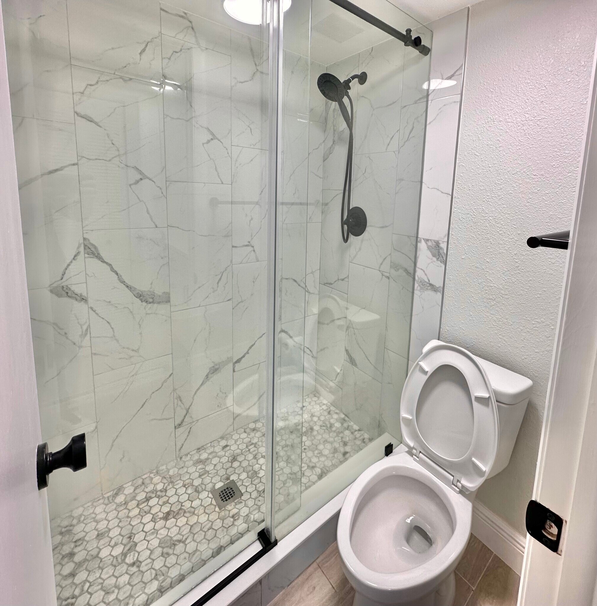 Master Bathroom - 4915 W McElroy Ave