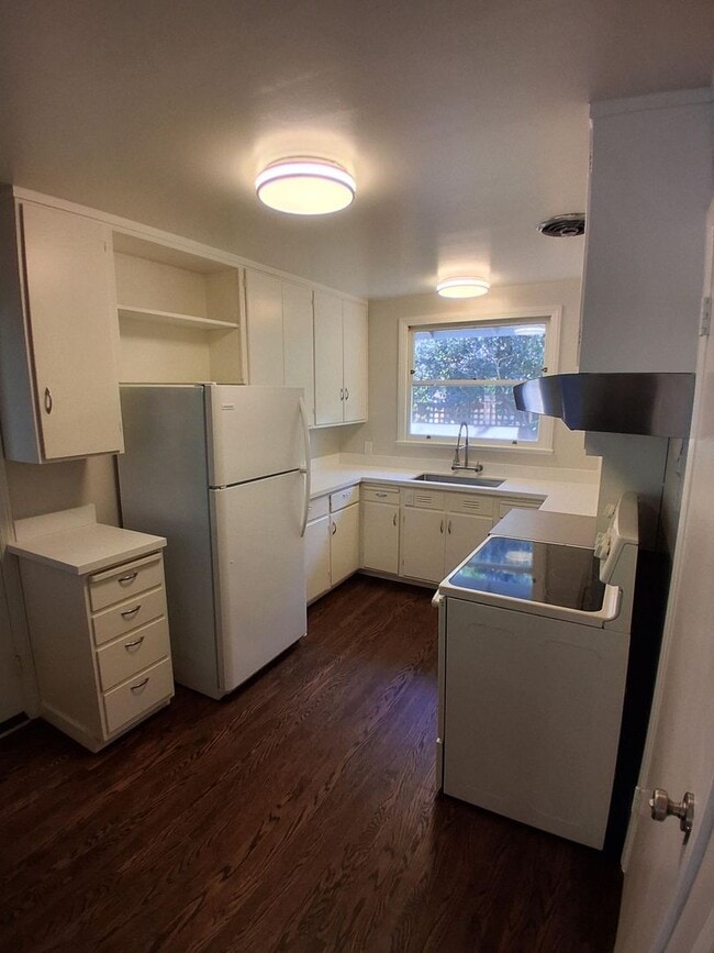 Building Photo - 1044-1048 Marcussen Drive