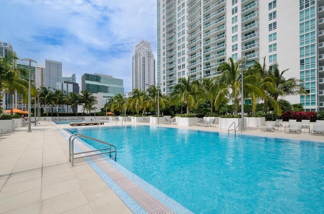 Building Photo - 950 Brickell Bay Dr