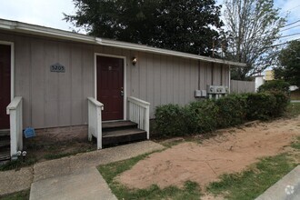 Building Photo - 2BR/1BA Apartment Near Mobile Hwy – Utilit...