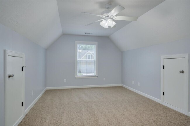 Building Photo - 4122 Chastain Dr