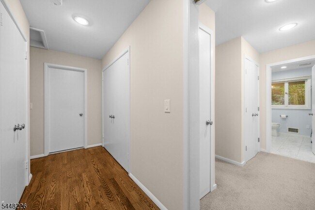 Building Photo - 29 Wayside Pl