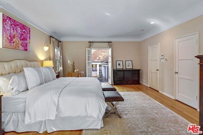 Building Photo - 10614 Le Conte Ave