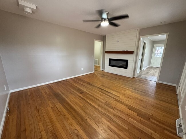 Building Photo - Private 3/2 Country House- $1,595