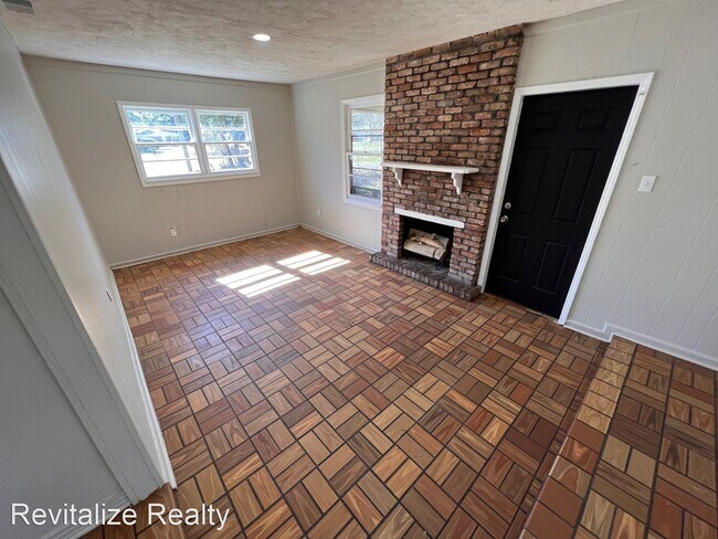 Building Photo - 3 br, 1 bath House - 1208 Castlewood Dr