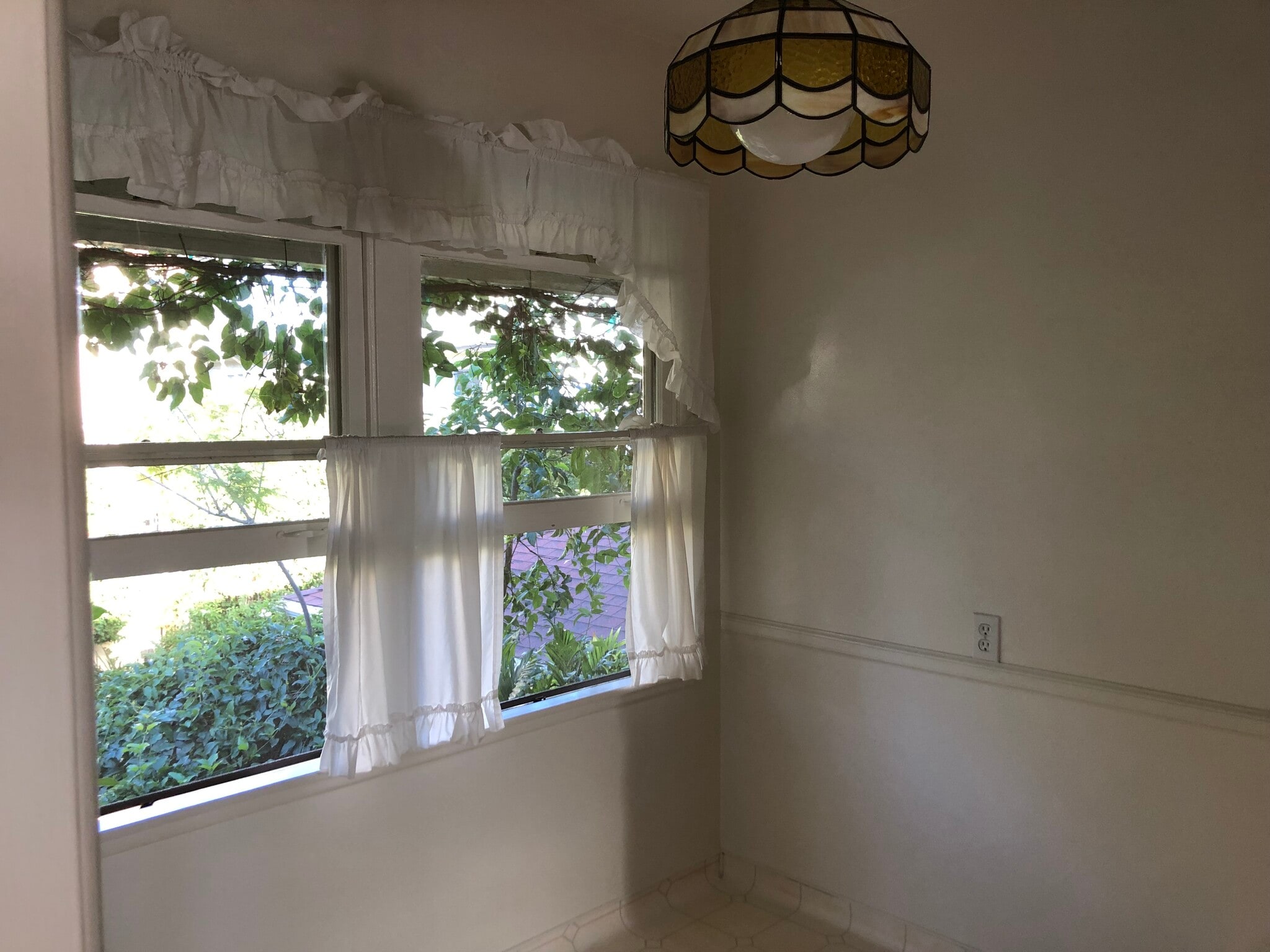 Building Photo - 834 12th St