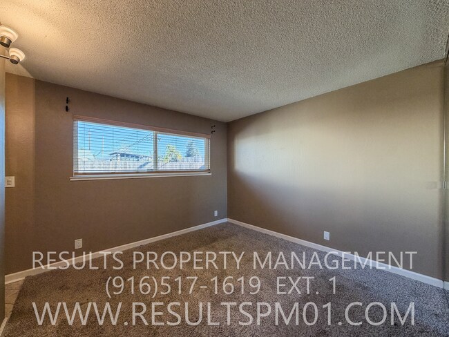 Building Photo - Four bedroom in North Highlands