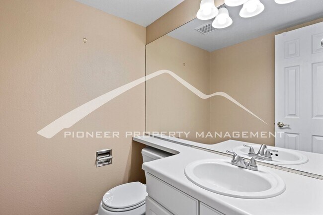 Building Photo - Beautiful 3bd/2.5 bath home with a peaceful backyard, AC, and 2.5 car garage near Ute Valley Park