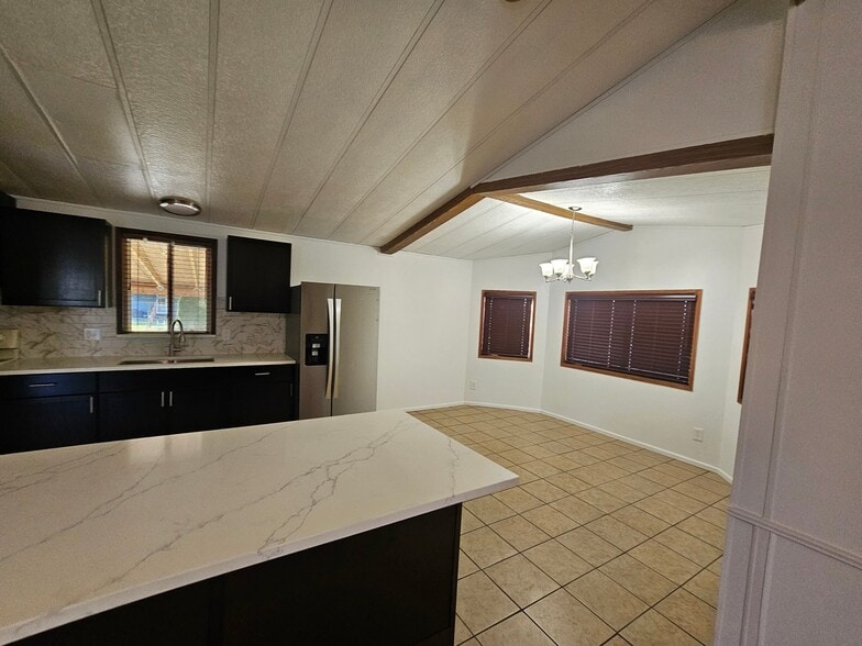 Building Photo - 614 S Andes Rd