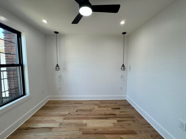 Building Photo - 170 Griffith St