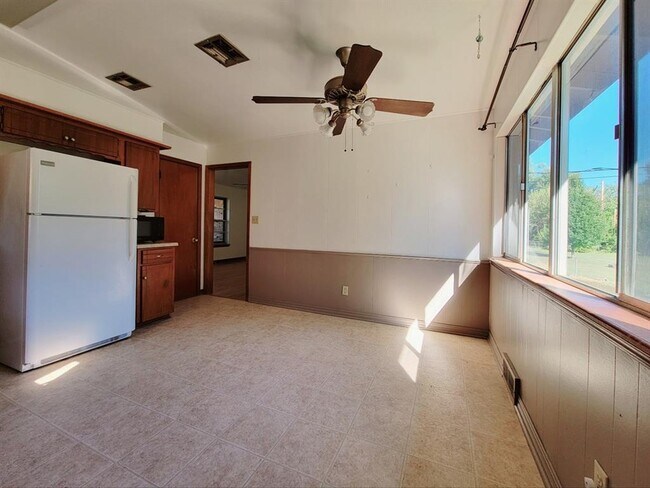 Building Photo - 712 Arthur Dr