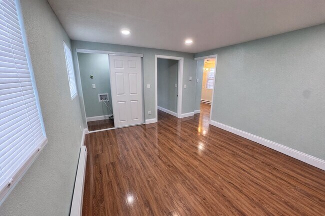 Building Photo - 800 S Westland Dr