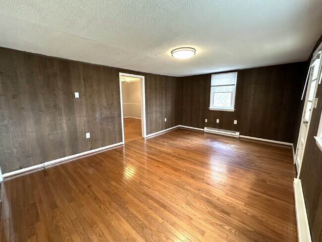 Building Photo - 2828 Cedarhurst Rd