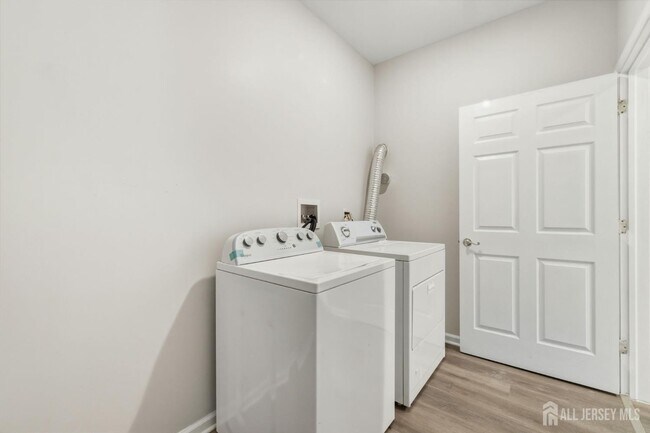 Building Photo - 102 Forest Dr