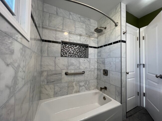 Building Photo - 761 56th St