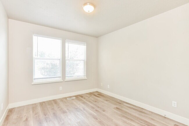 Building Photo - 4778 S Hanauer St